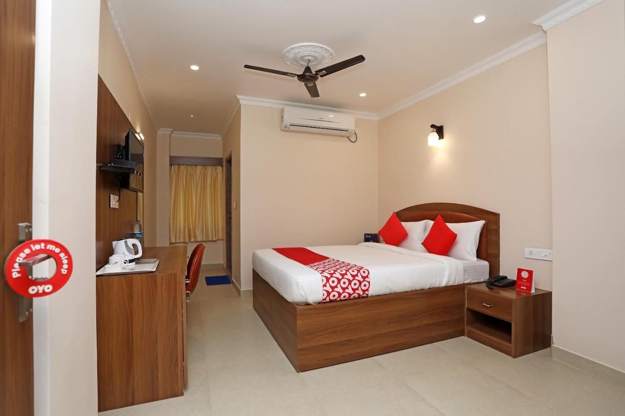 Oyo 13528 Kumud Plaza Hotel Bhubaneswar Buitenkant foto